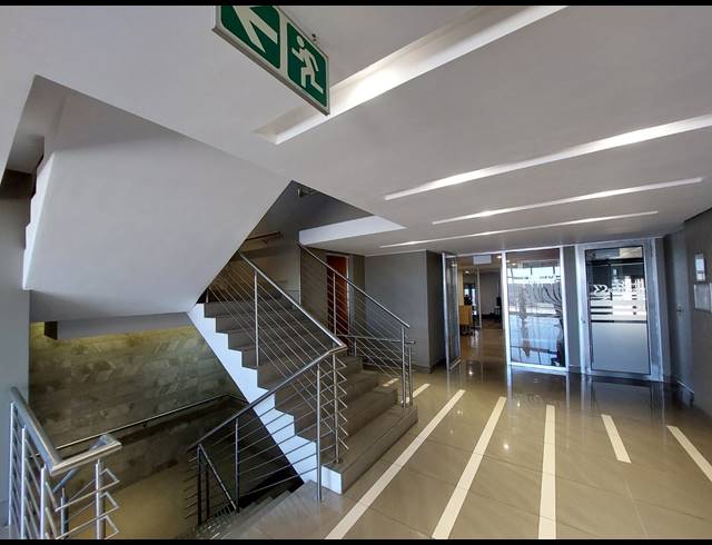 292M² OFFICE TO LET IN VORNA VALLEY